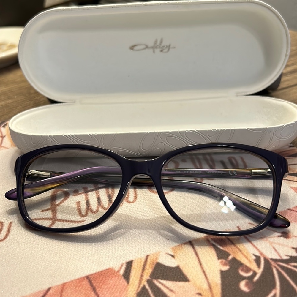 Women’s Oakley glasses